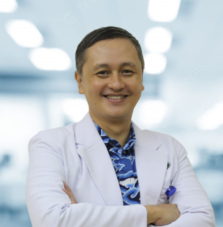 dr. Riadhi Yulianto., Sp.B.Subsp.Onk(K)., SE., MBA